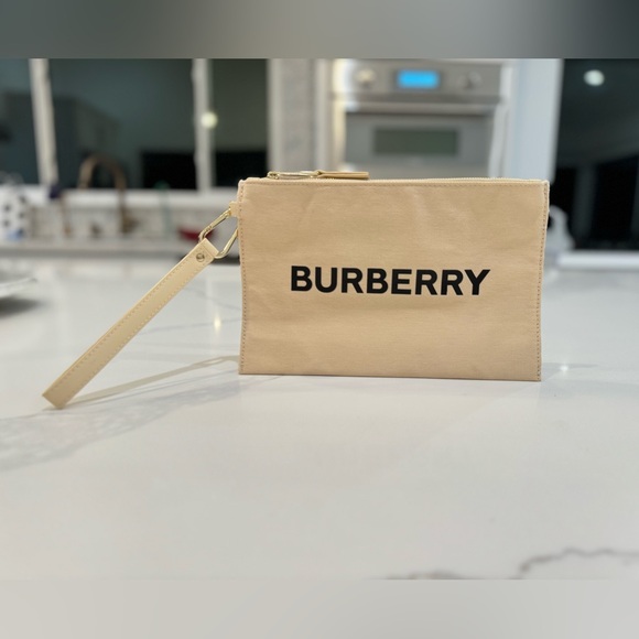 💕Burberry Pouch Wristlet Makeup Cosmetic Bag Beige from LOGO Zippered NEW - Picture 1 of 8